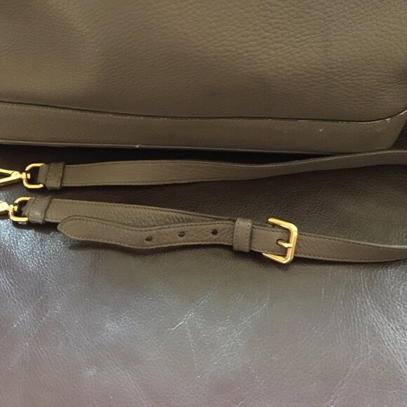 Authentic Prada Vitello Deerskin Extra Large Expandable Gray Tote Bag - Picture 8 of 12